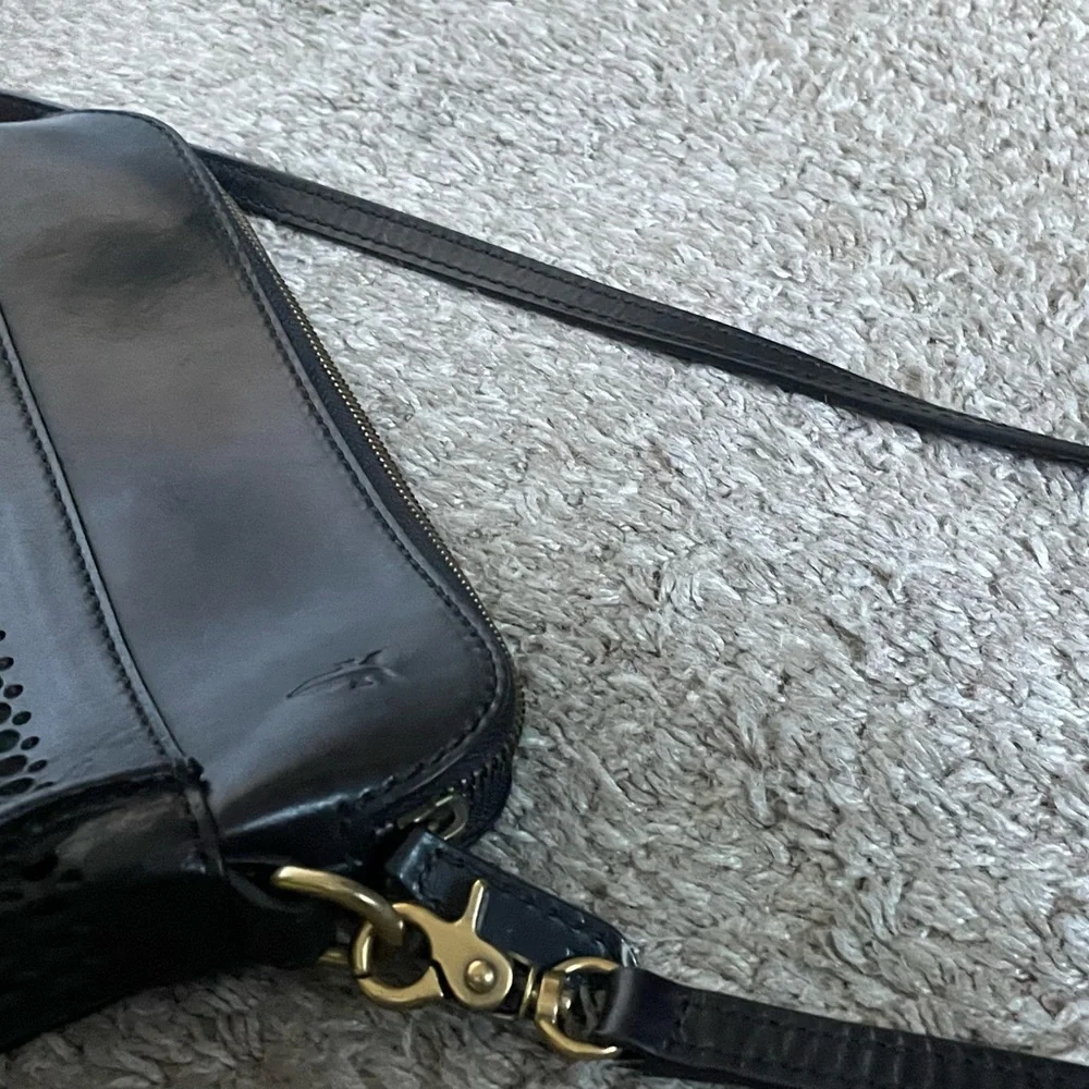 Frye Peyton perforated leather crossbody clutch bag. Black. - Picture 6 of 7